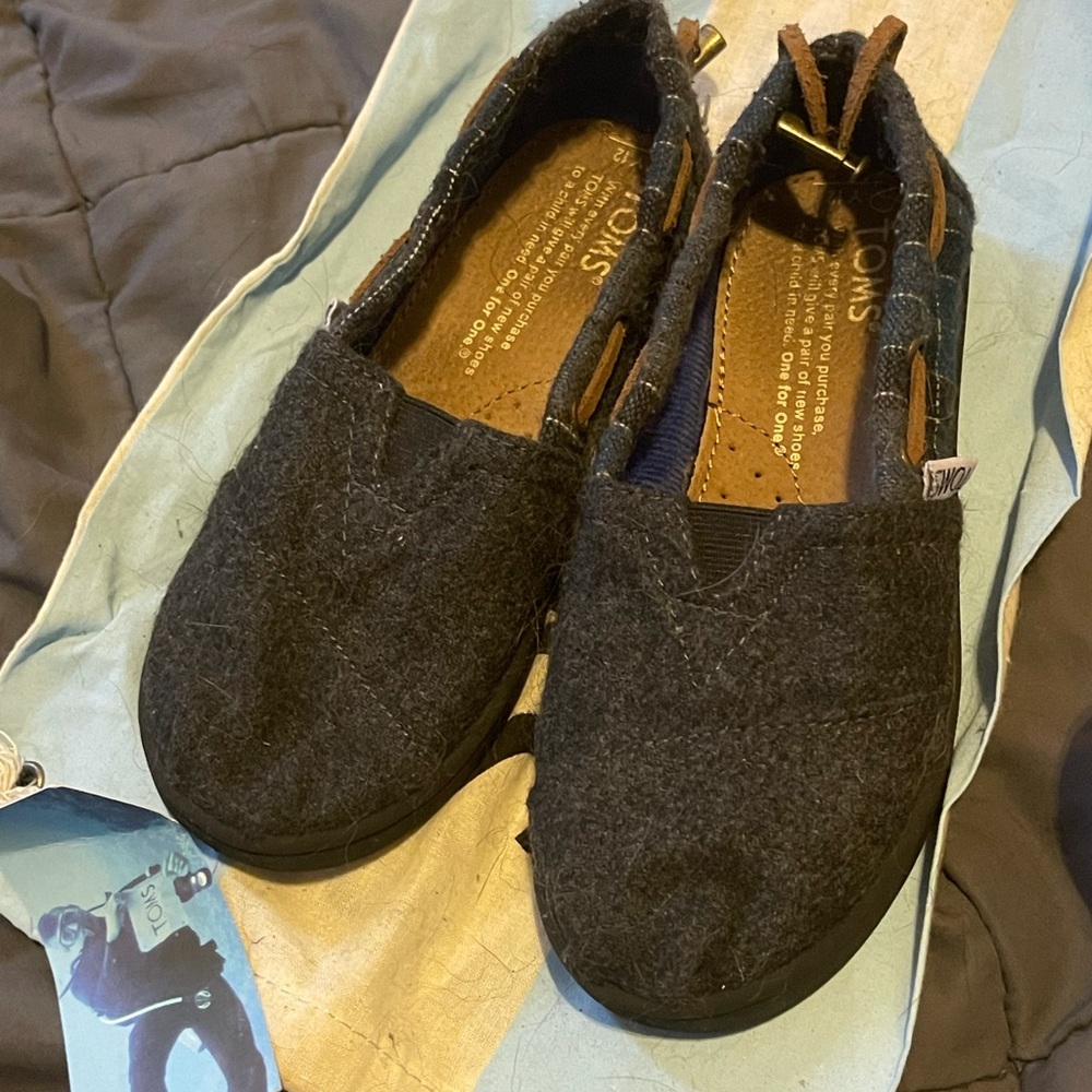 Youth 12 Toms with heel pull blue navy cute comfy